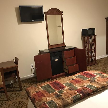 Waterbury Big Apple Motel Buitenkant foto
