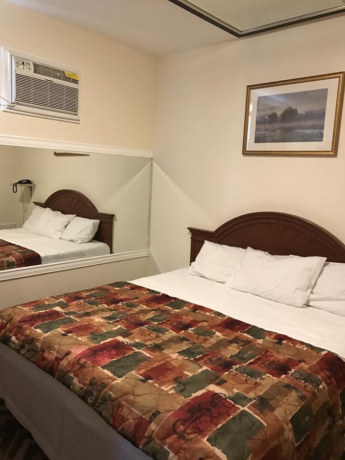 Waterbury Big Apple Motel Buitenkant foto
