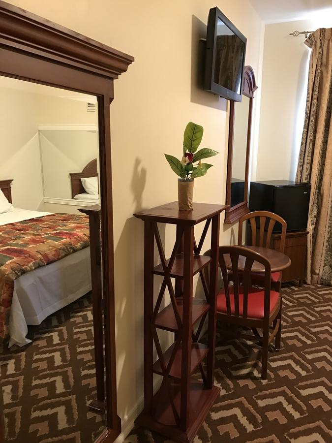 Waterbury Big Apple Motel Buitenkant foto