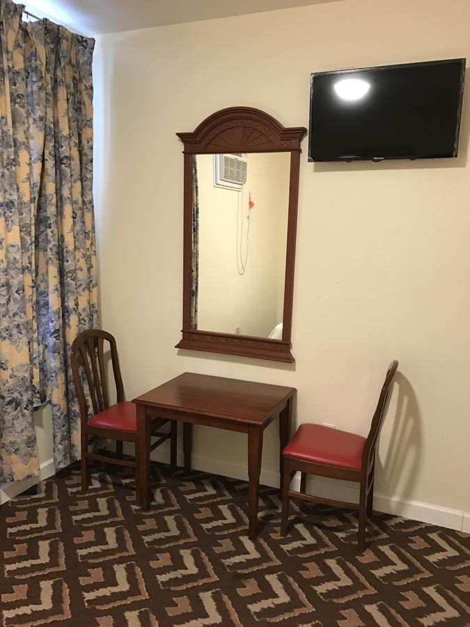 Waterbury Big Apple Motel Buitenkant foto
