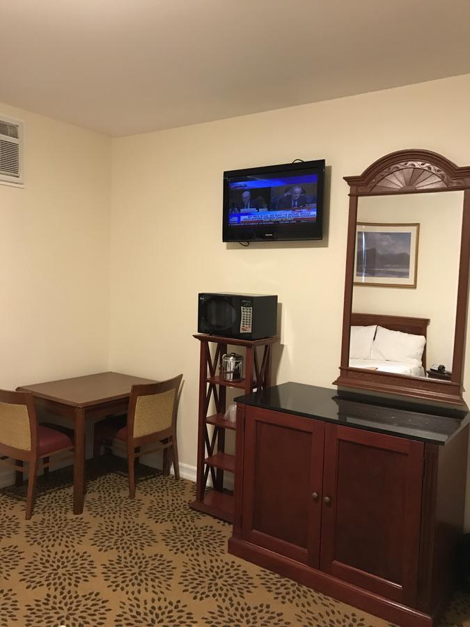 Waterbury Big Apple Motel Buitenkant foto