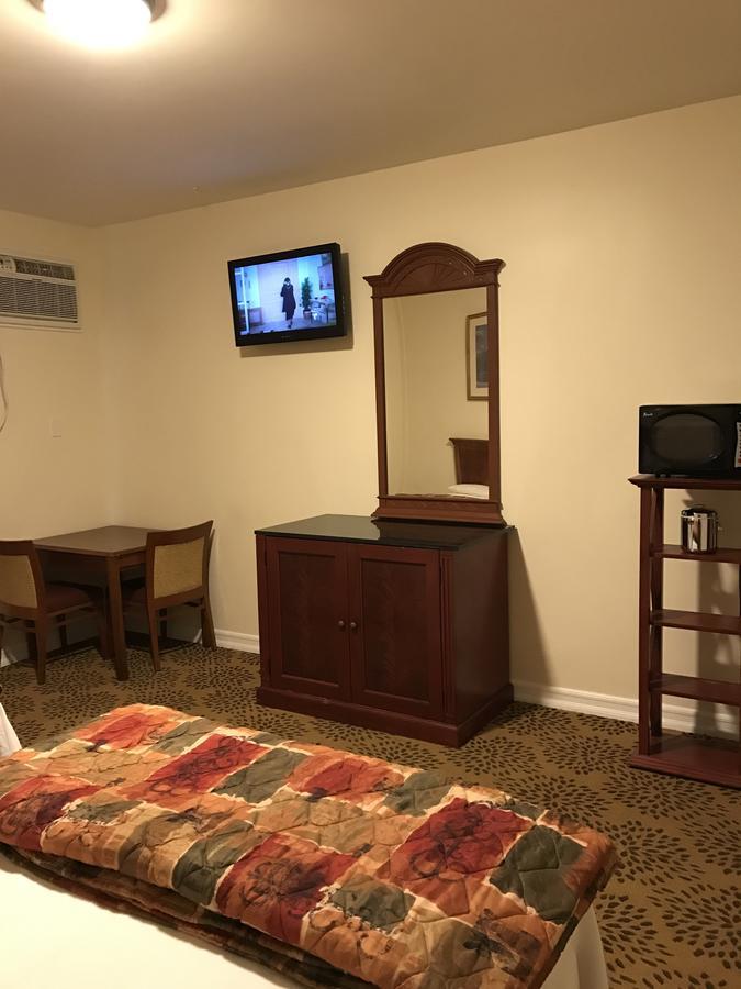 Waterbury Big Apple Motel Buitenkant foto